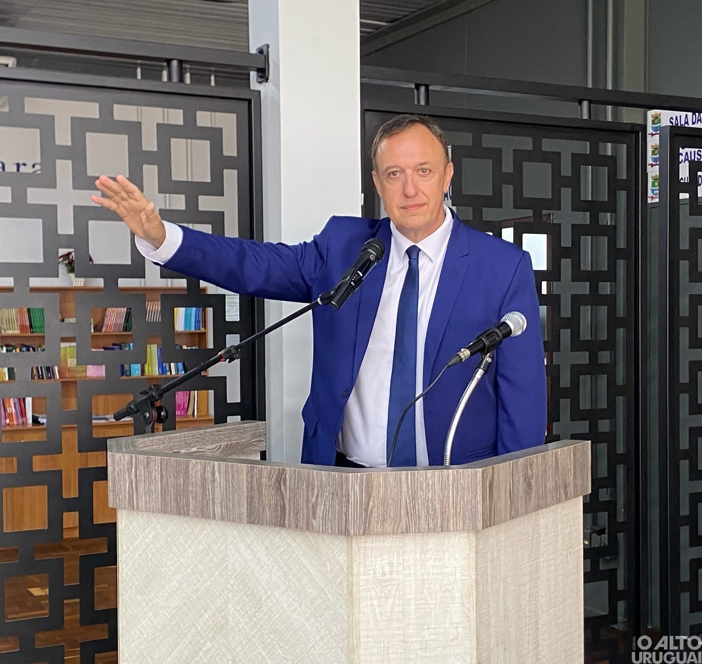 Volmir Bielski e Lucas Balestrin tomam posse como prefeito e vice de Iraí