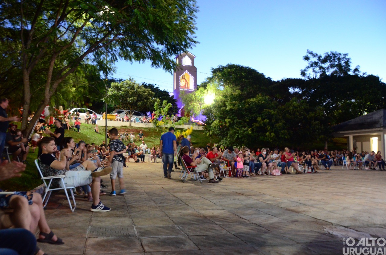 Coral e Banda Municipal abrem Programação Natalina