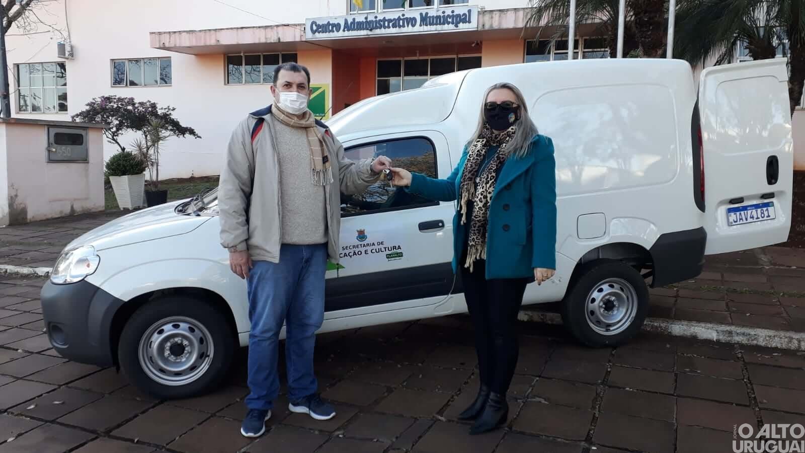 Planalto: secretarias recebem veículos