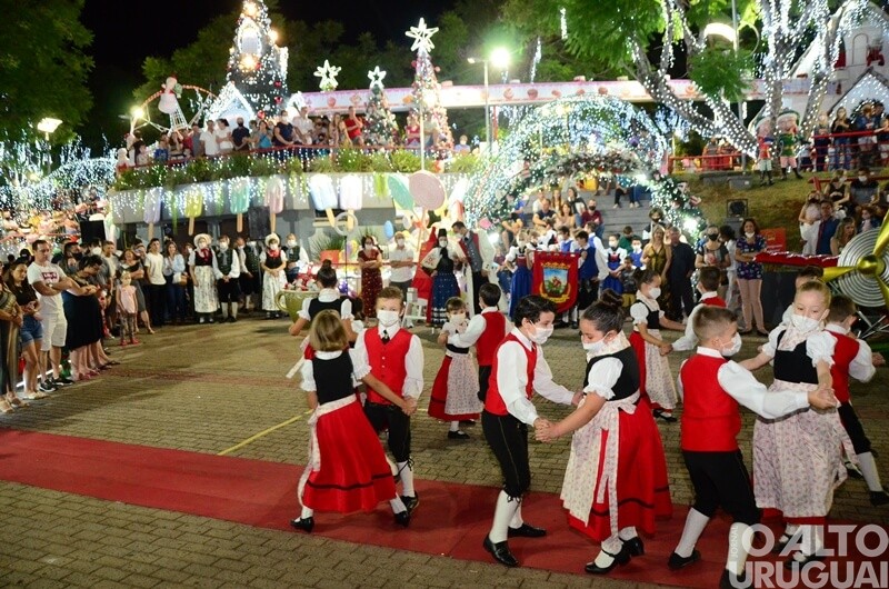 Apresentações do Centro Cultural 25 de Julho marcam noite do Frederico em Luz