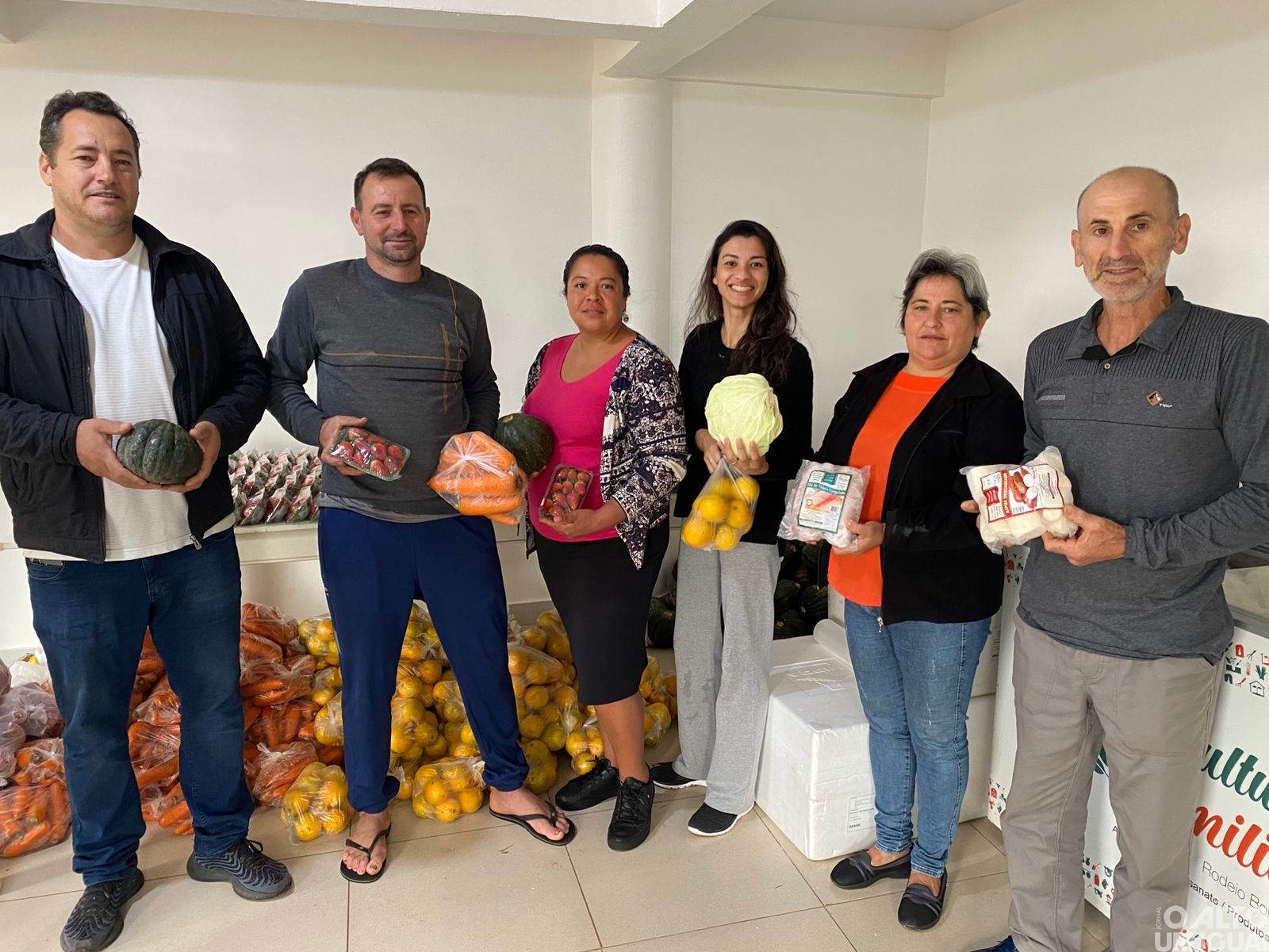 Cestas de alimentos são entregues a 110 famílias em Rodeio Bonito