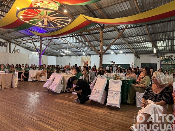 Encontro de Mulheres - Somos Bárbaras reúne quase 150 mulheres em FW