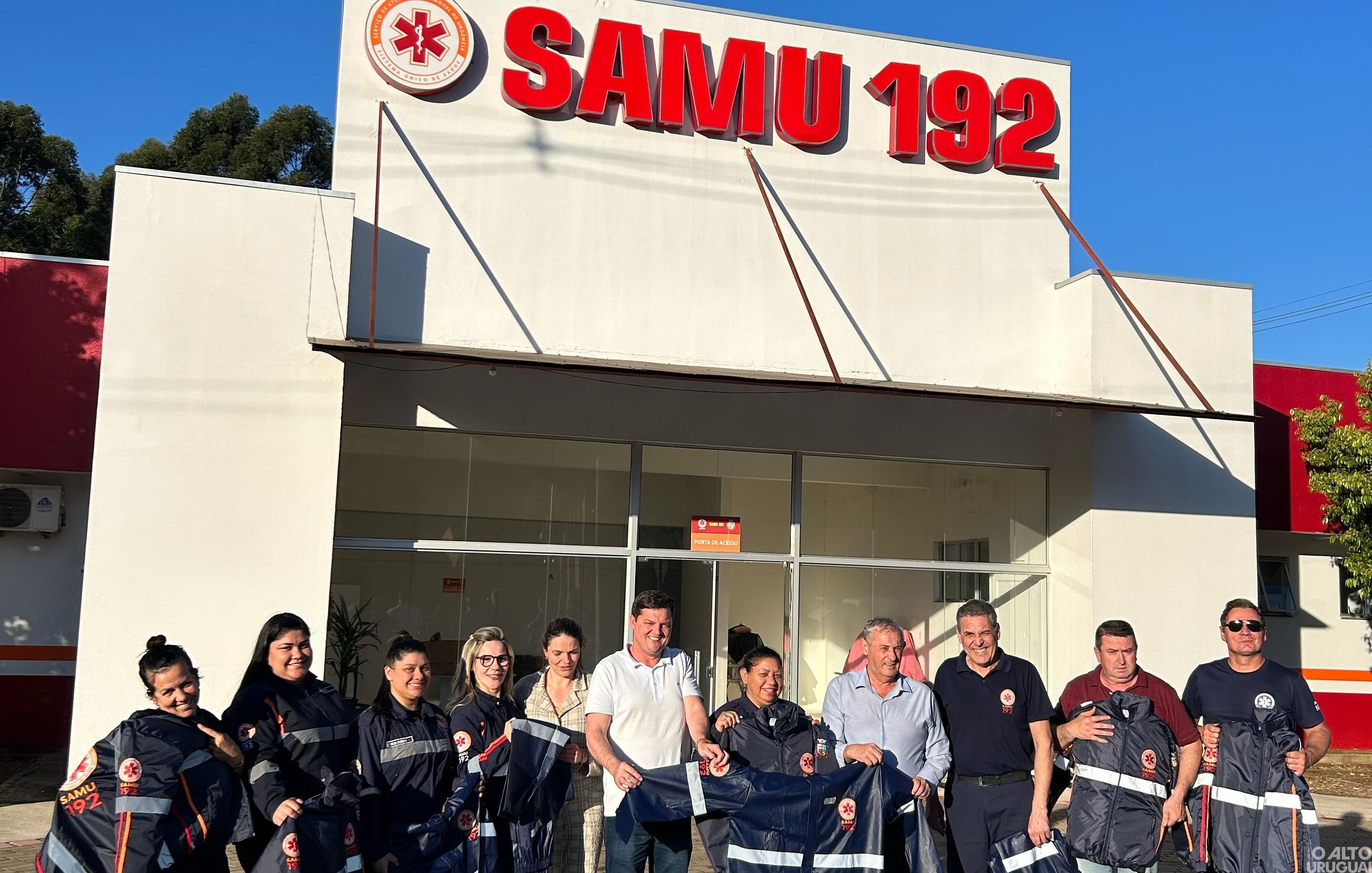 Prefeitura de Seberi entrega novos uniformes para equipe do Samu Básico