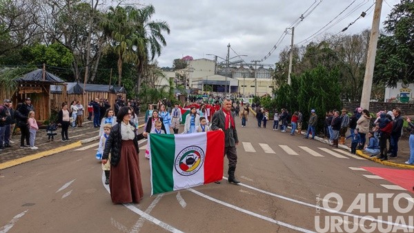 Pinhal promove desfile cívico e abre a Semana Farroupilha
