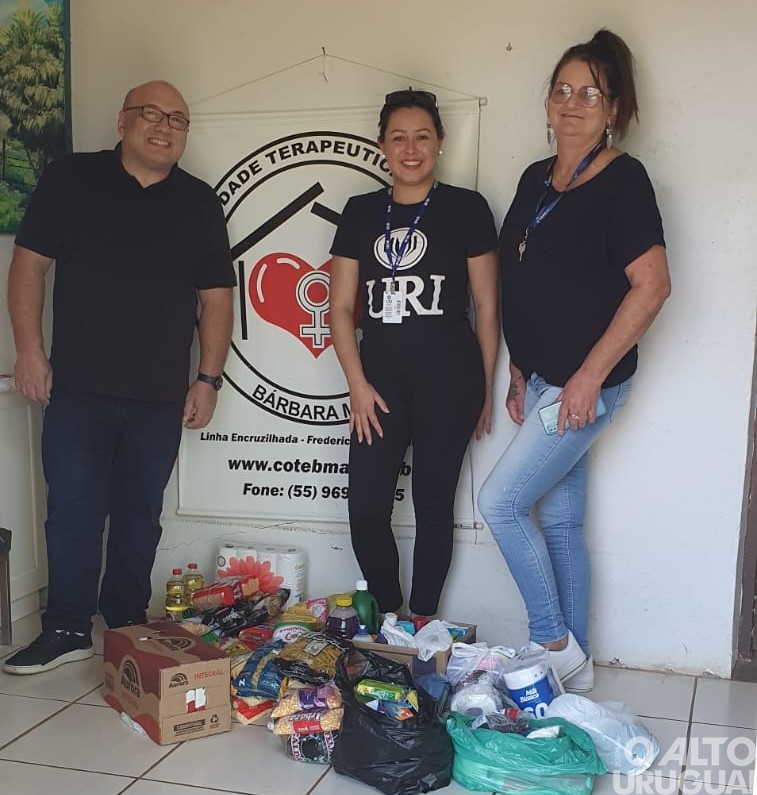 URI/FW entrega doações a entidades filantrópicas da região