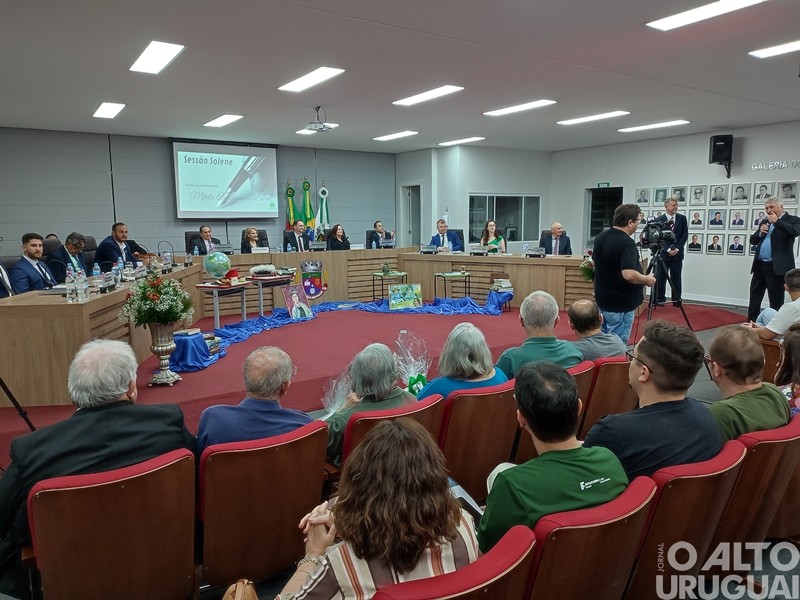 Poder Legislativo valoriza professores com a Condecoração Mérito Educacional Barril