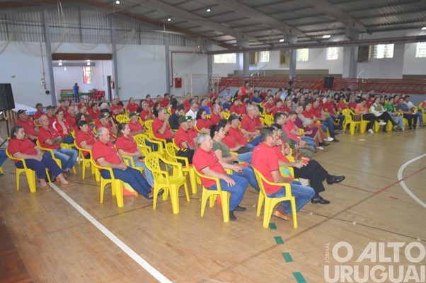 Evento realizado pela Creluz em Pinhal marca o Dia da Árvore