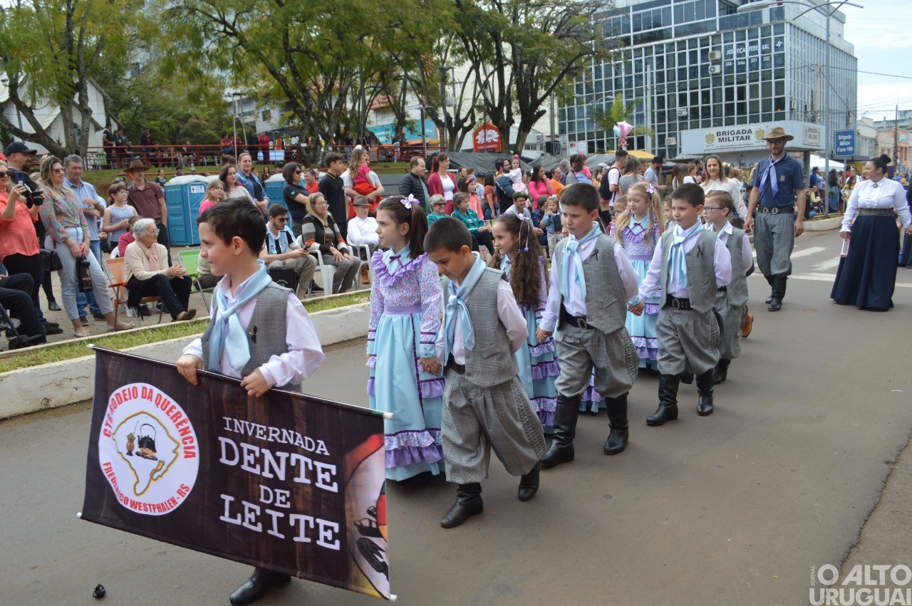 Desfile Farroupilha encerra festejos de FW