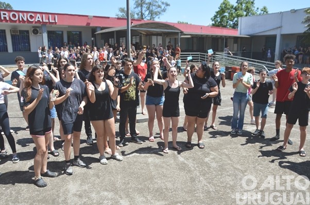 Bandas da Escola Cardeal Roncalli conquistam cinco títulos de campeãs e três de vice-campeãs em SC