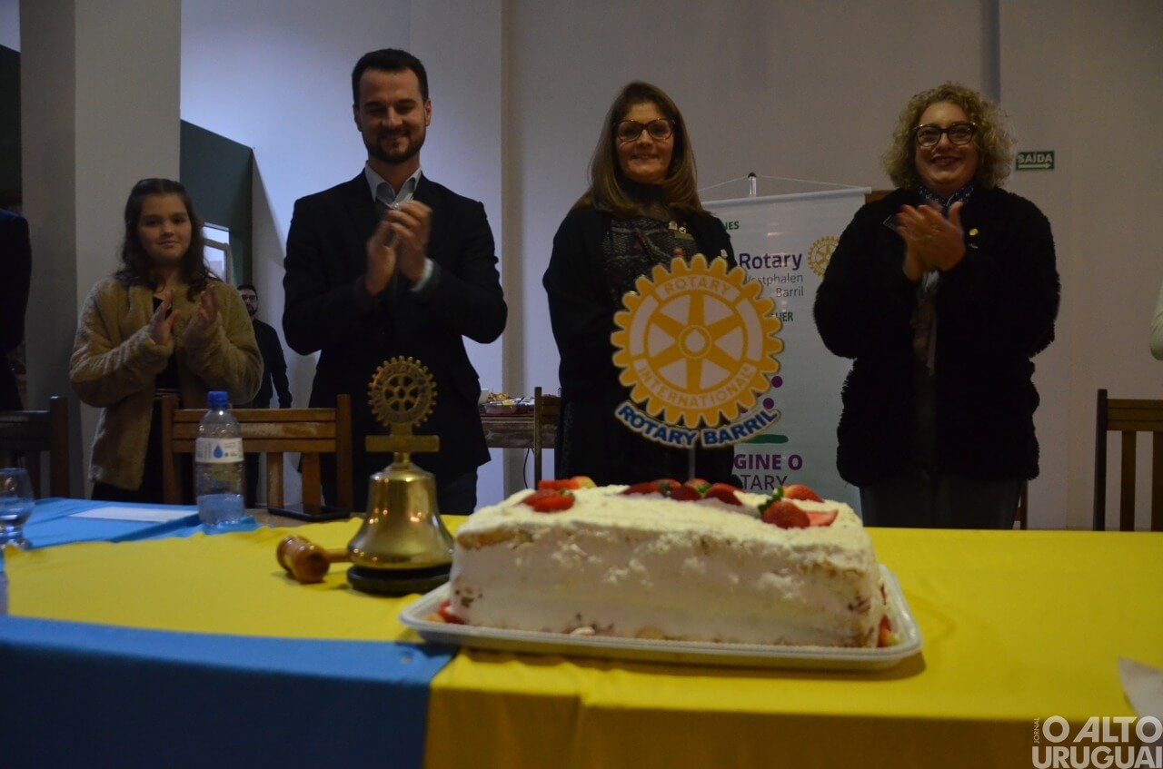 Rotary Club FW Barril e Interact empossam novas diretorias