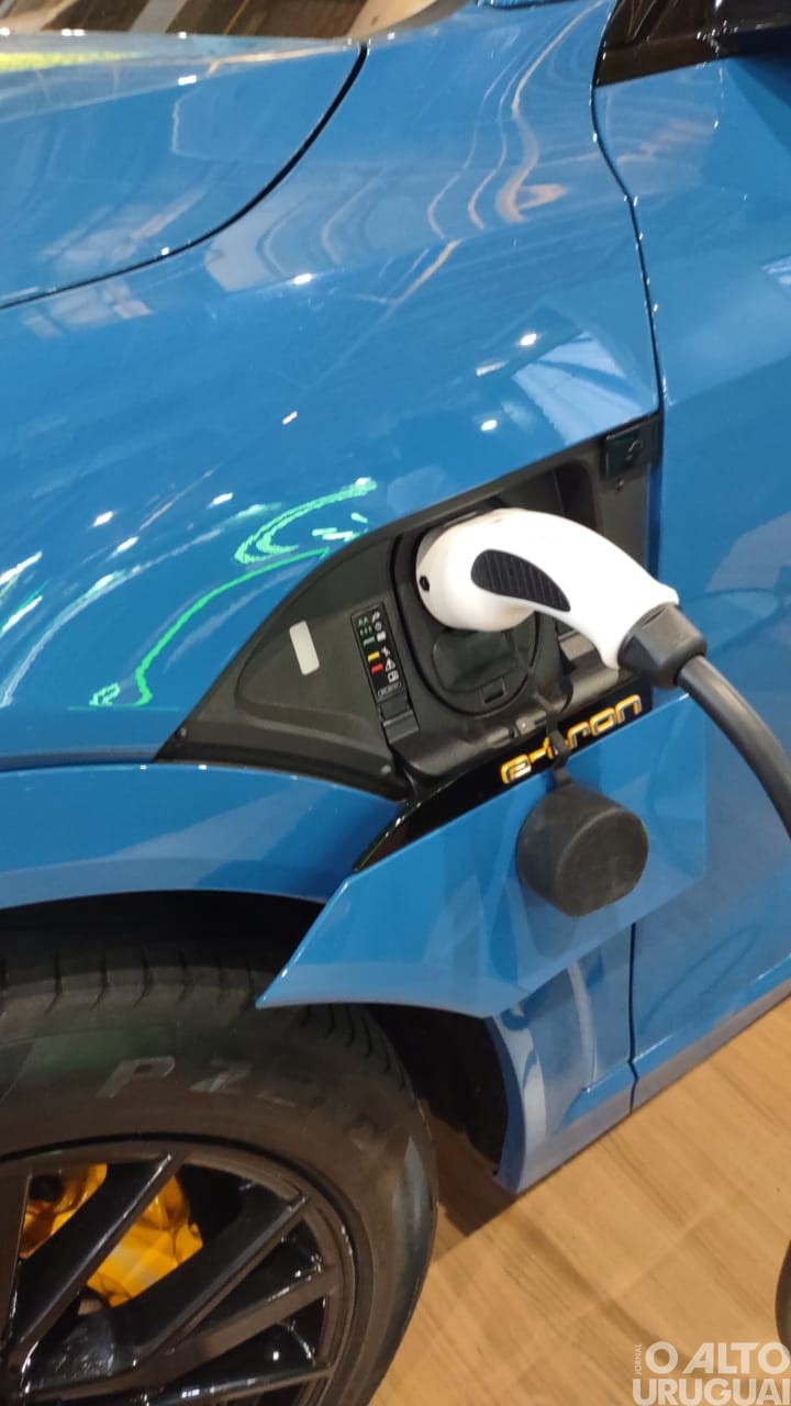 Mercado de carros elétricos e recarregadores está em franco crescimento