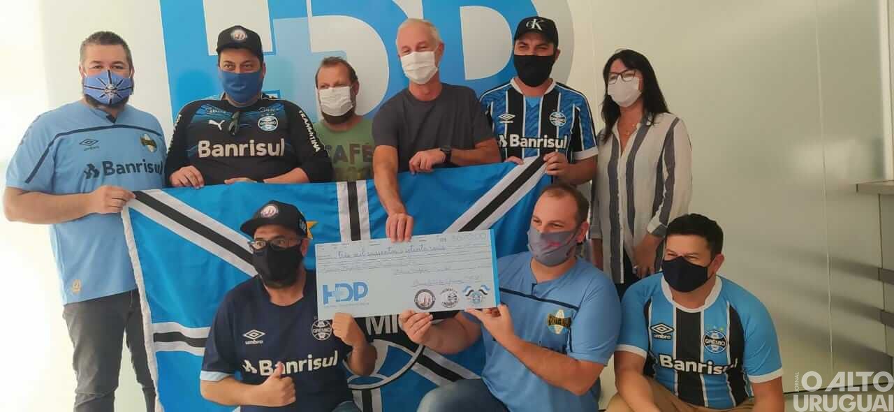 Consulado do Grêmio de FW entrega prêmios e valor de rifa ao HDP