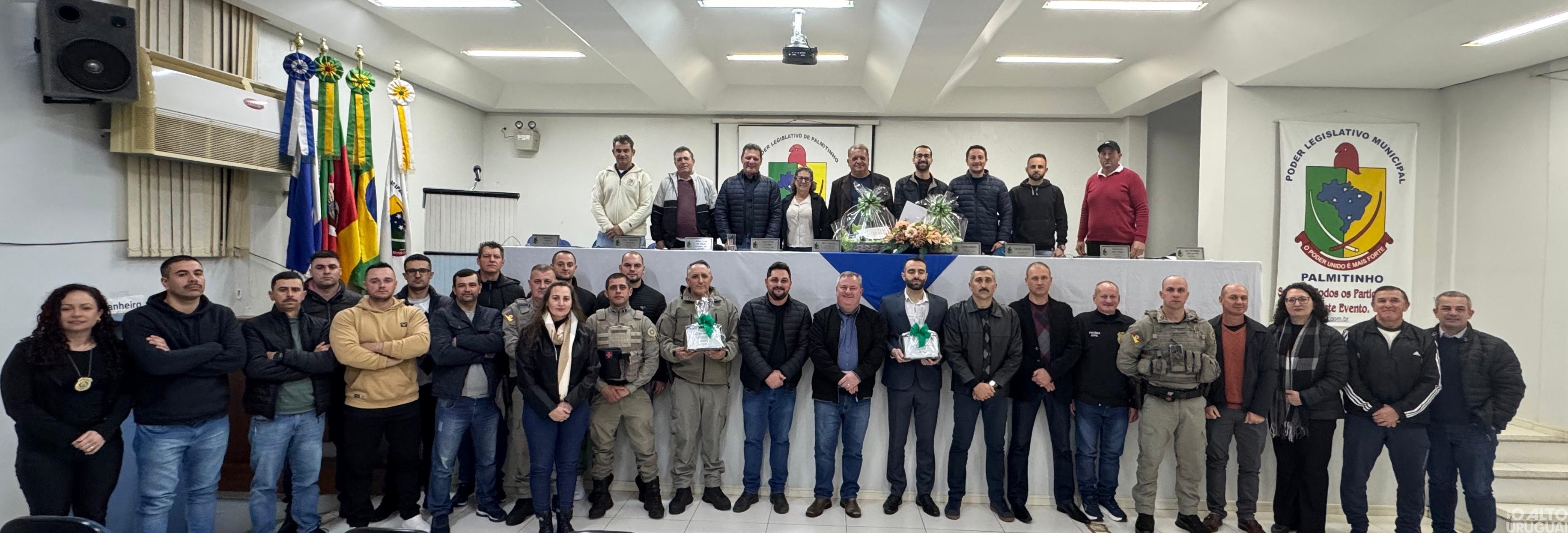 Policiais Civis e Militares recebem homenagem em Palmitinho