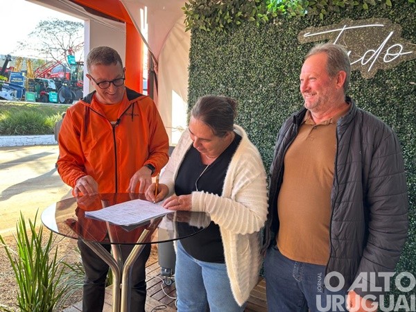 Cresol Raiz está presente na feira com atrações interativas, negócios e presença marcante no agro
