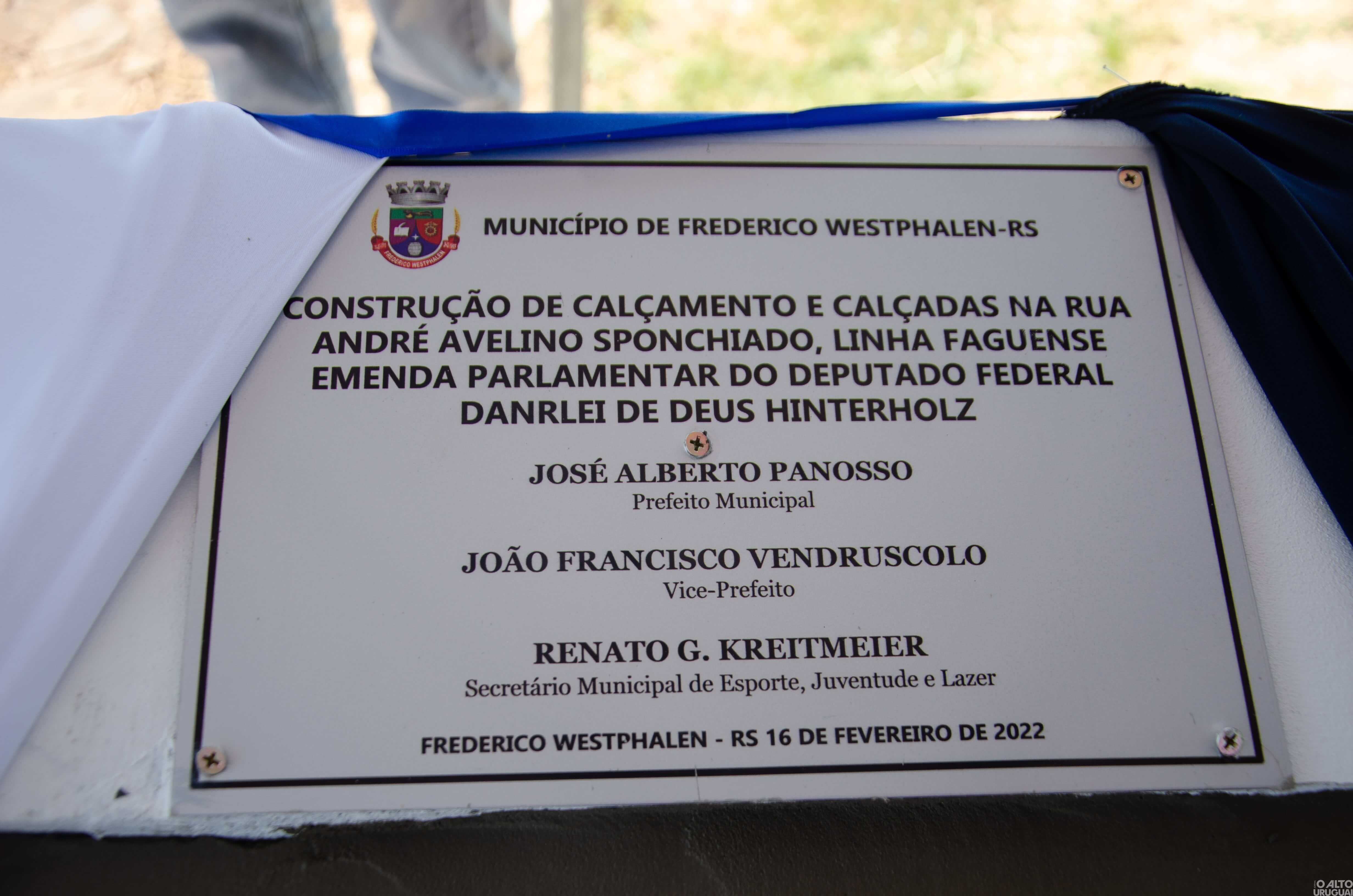 Secretário estadual do Esporte e Lazer visita obra em Frederico Westphalen