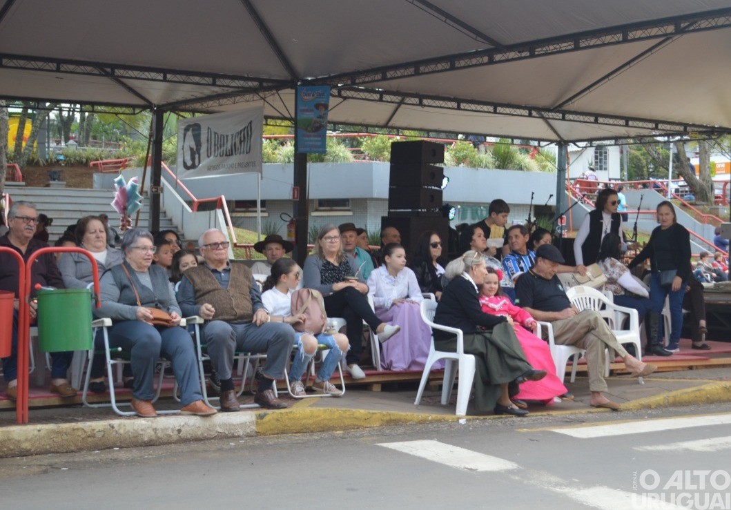 Desfile Farroupilha encerra festejos de FW