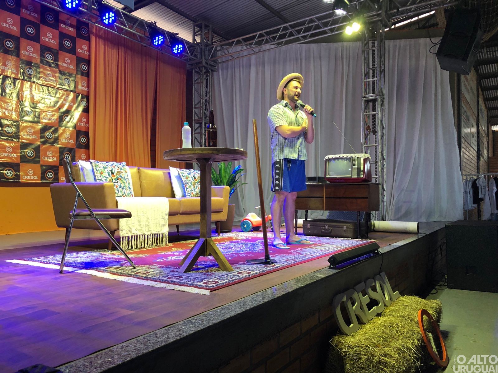 Humorista Badin apresenta-se em FW