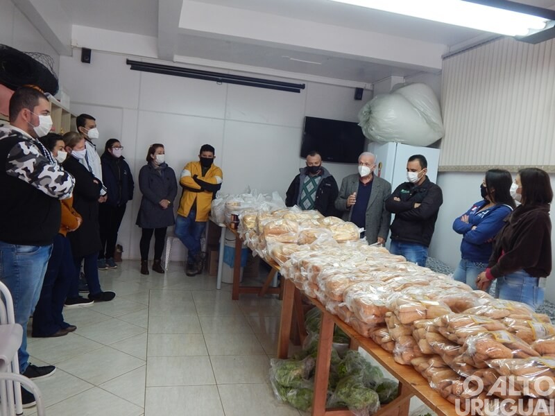 Palmitinho: mais de 100 famílias recebem cestas de alimentos do PAA