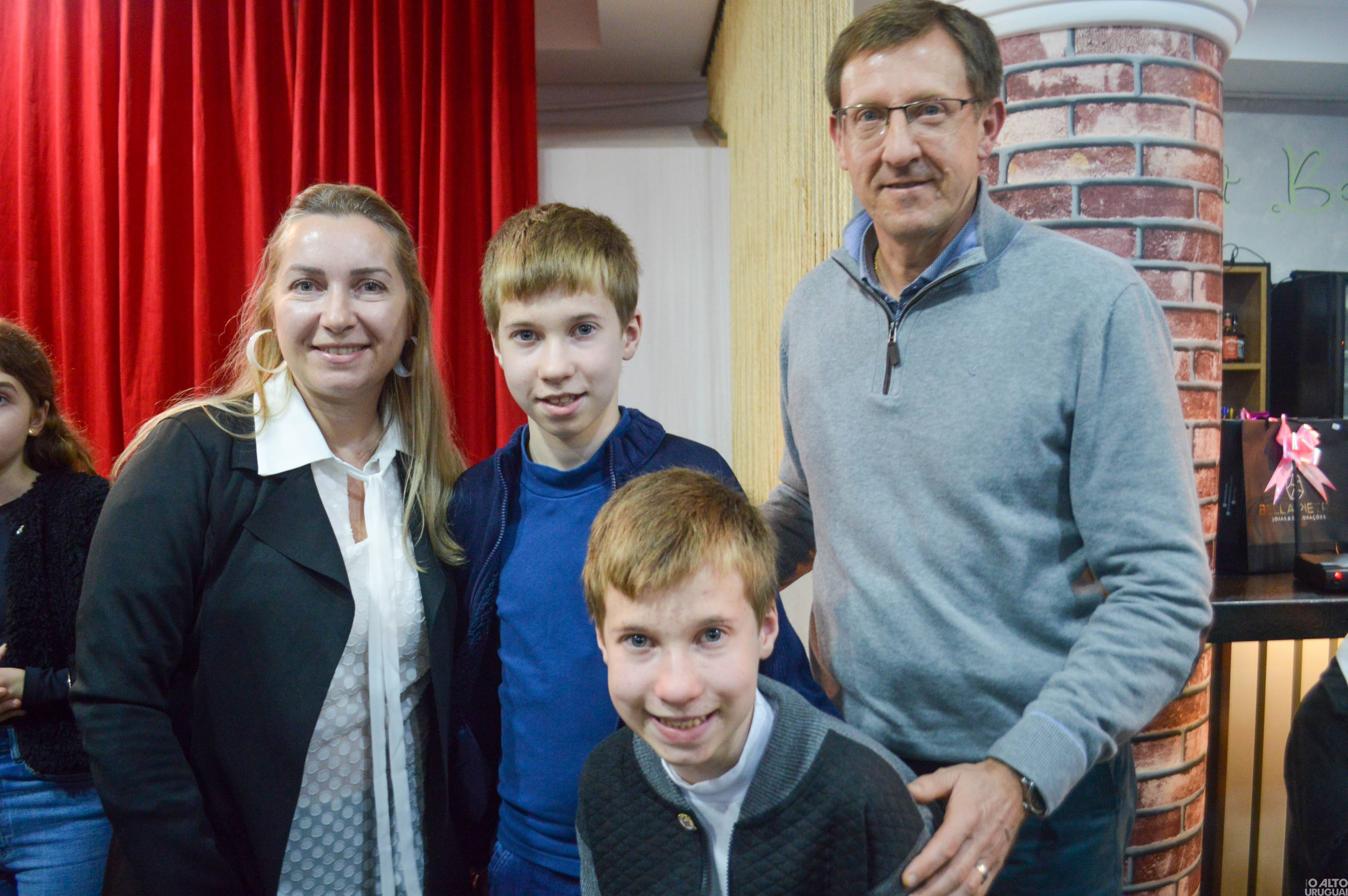 Novas diretorias dos Rotarys tomam posse em FW