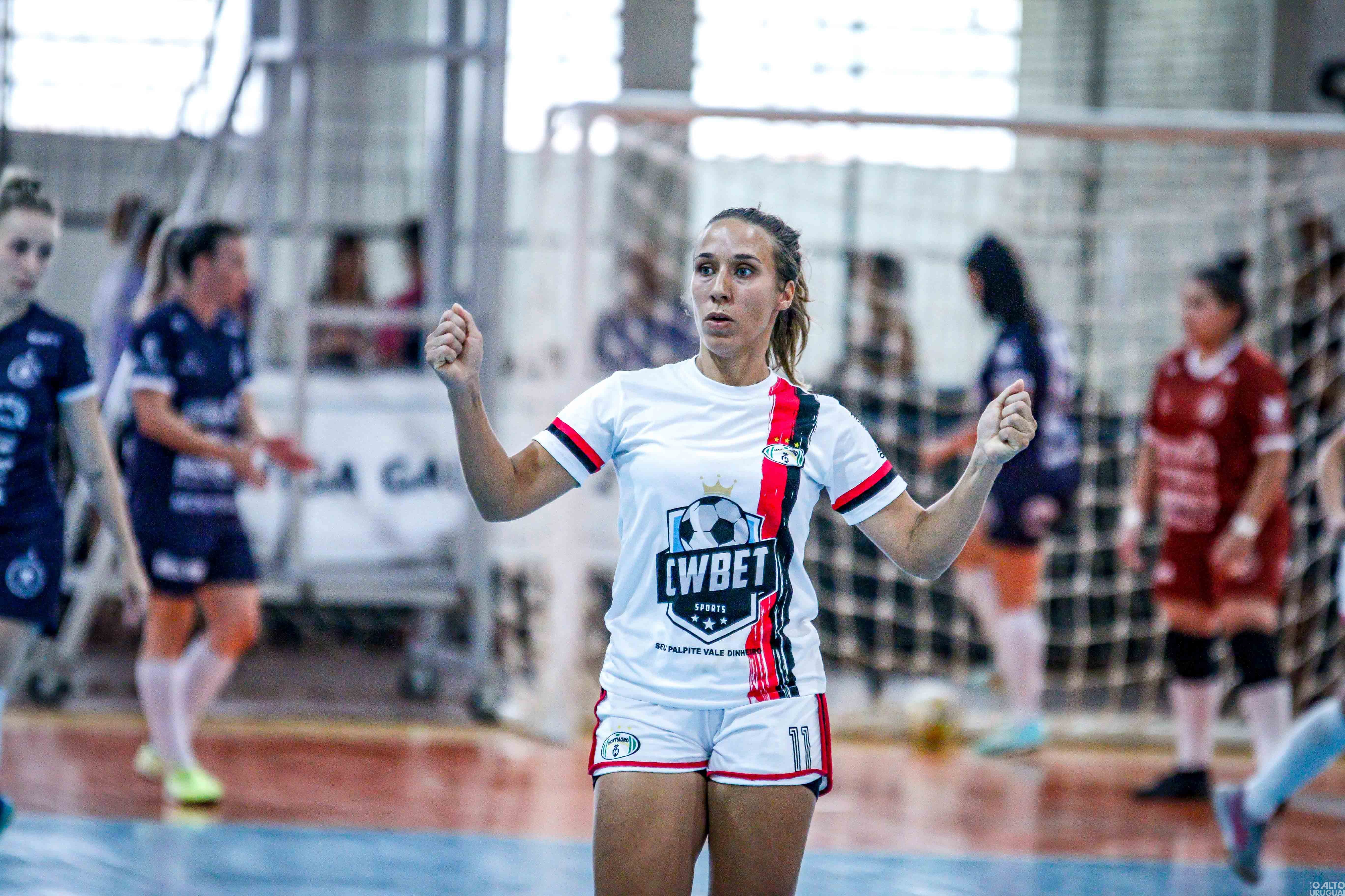 Torneio de futsal feminino movimenta equipes da região
