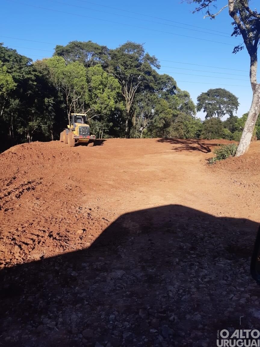 Vista Alegre: Secretaria de Obras auxilia agricultores