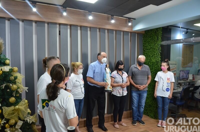 Vicentinos promovem momento de oração em entidades e meios de comunicação de FW