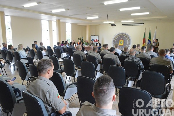 Autoridades são homenageadas pelo 37º BPM