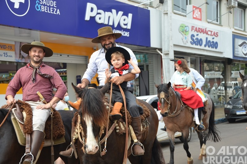 CTG Rodeio da Querência faz programação em homenagem ao Dia do Gaúcho