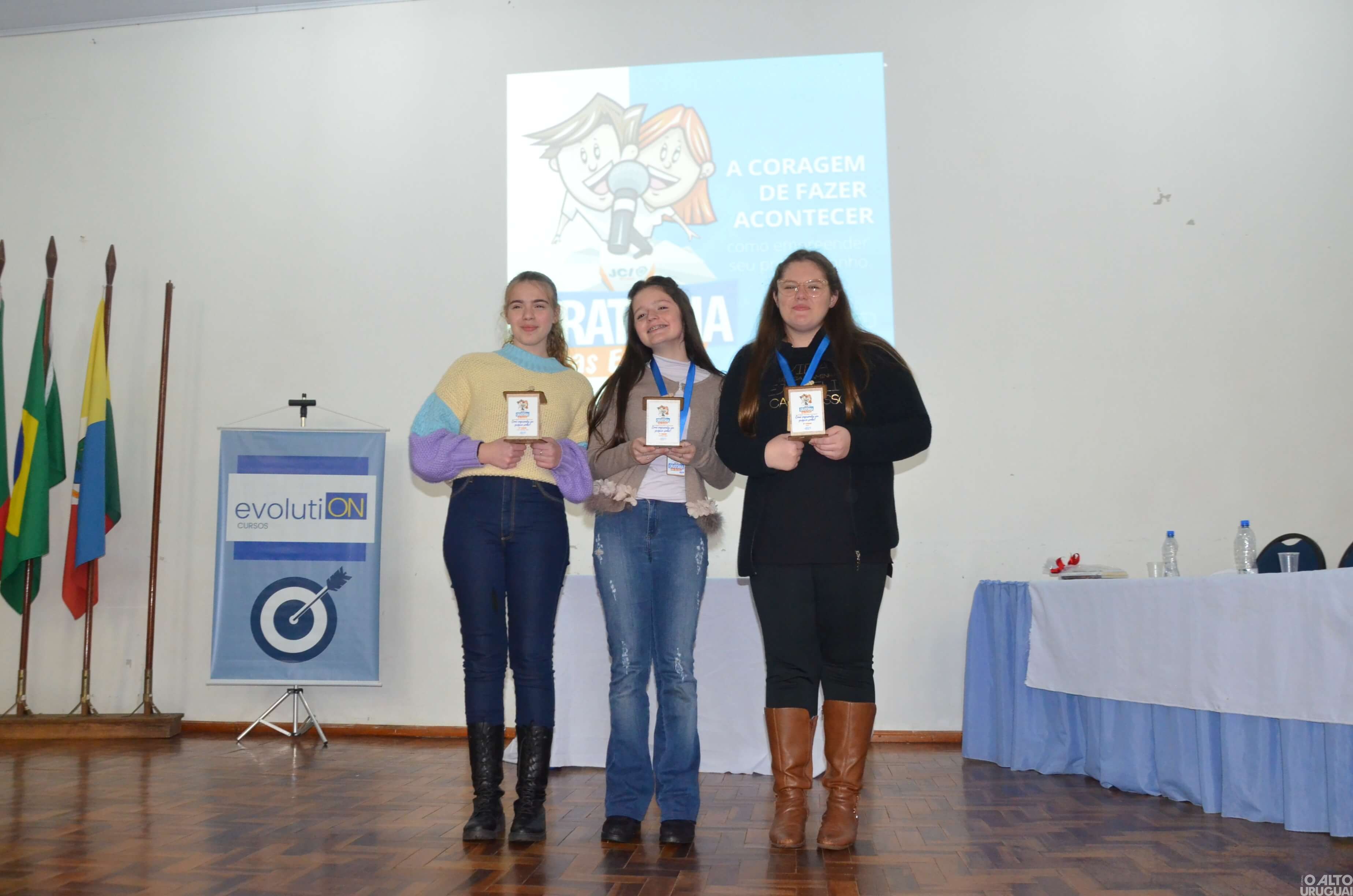 Três estudantes são premiadas na final municipal do Oratória nas Escolas em Rodeio Bonito