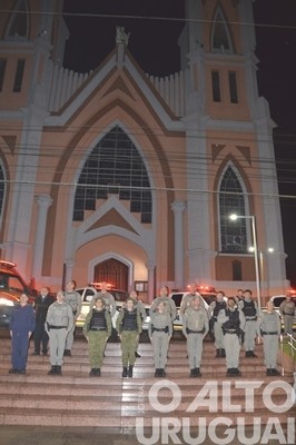 BM e Bombeiros de FW realizam homenagem a sargento morto em Caxias