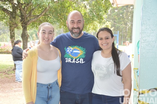 Ricardo Favin vota em seção na linha 21 de Abril