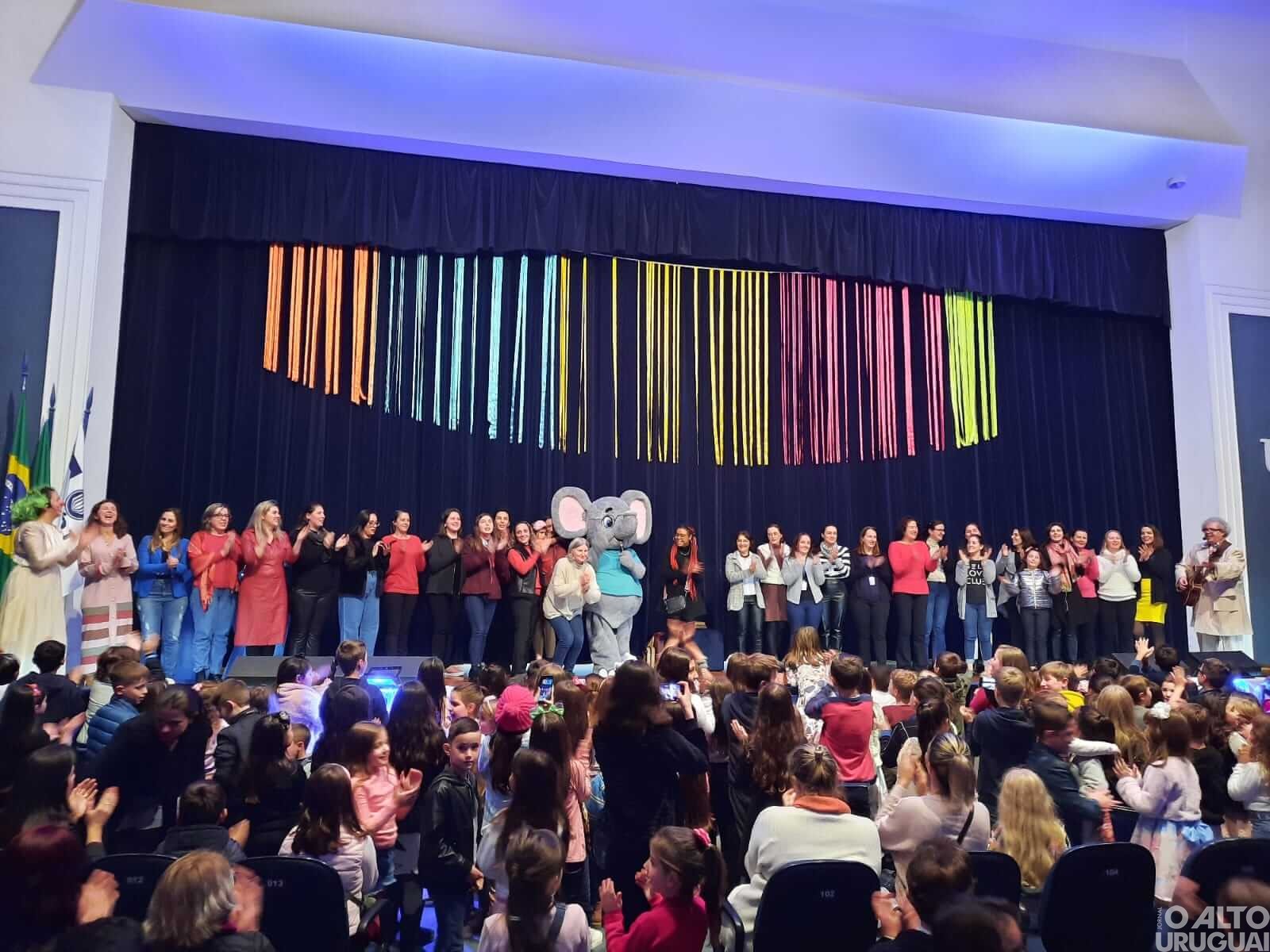 Escola Afonso Pena promove peça teatral comemorativa aos seus 60 anos