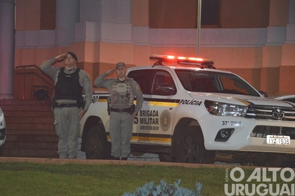 BM e Bombeiros de FW realizam homenagem a sargento morto em Caxias
