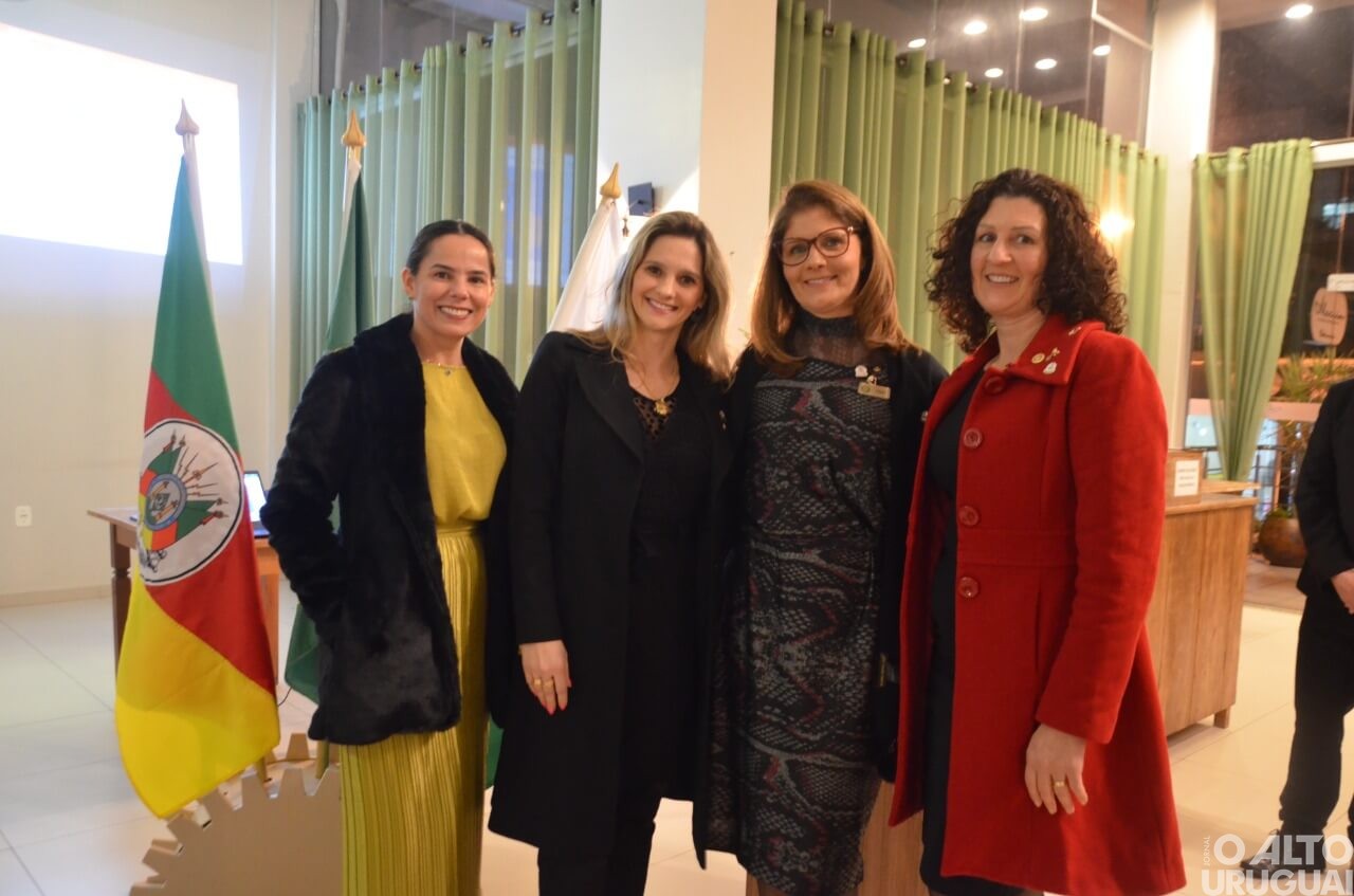 Rotary Club FW Barril e Interact empossam novas diretorias