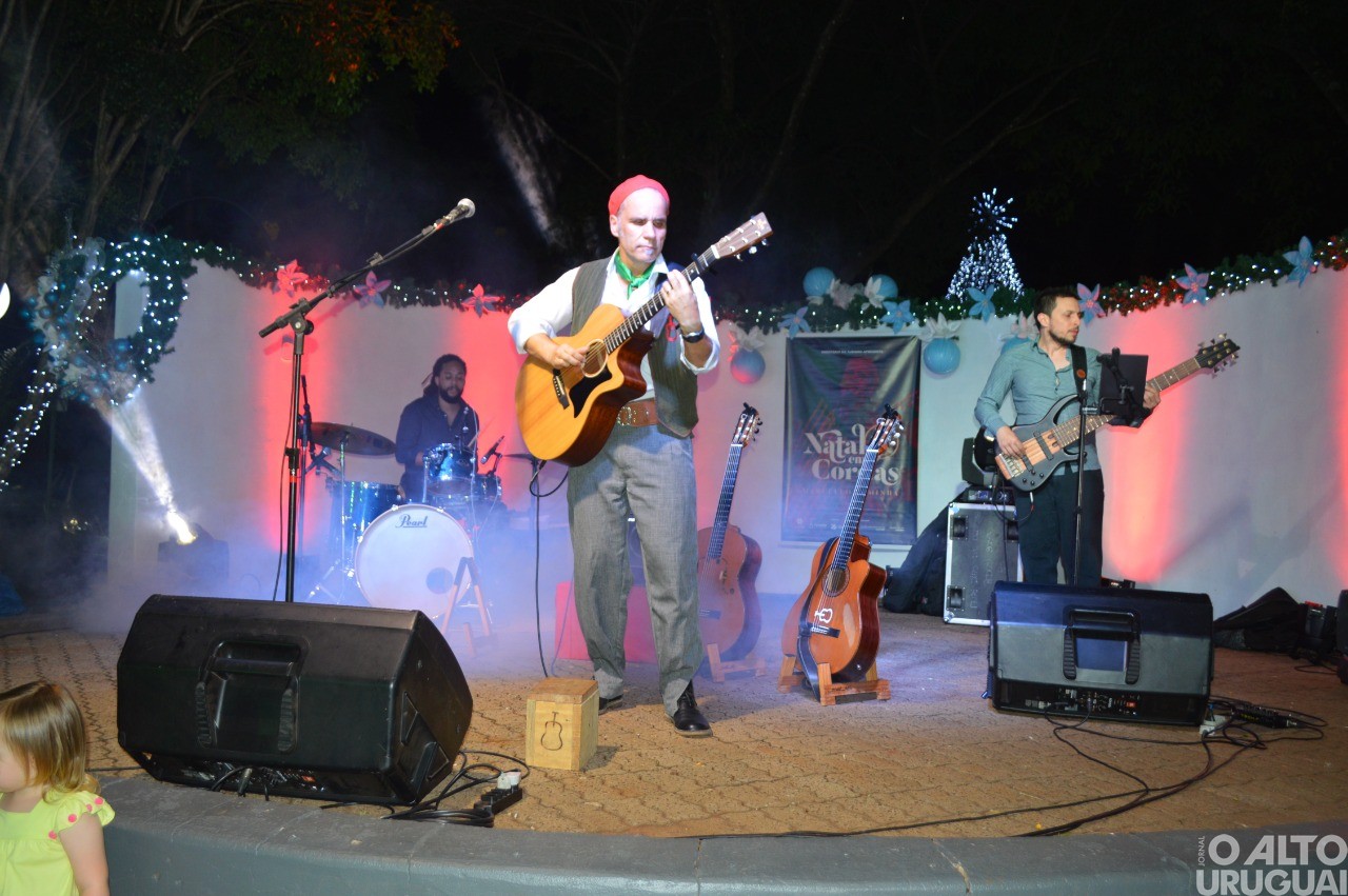Acendimento de luzes marca a abertura do Natal em Rodeio Bonito