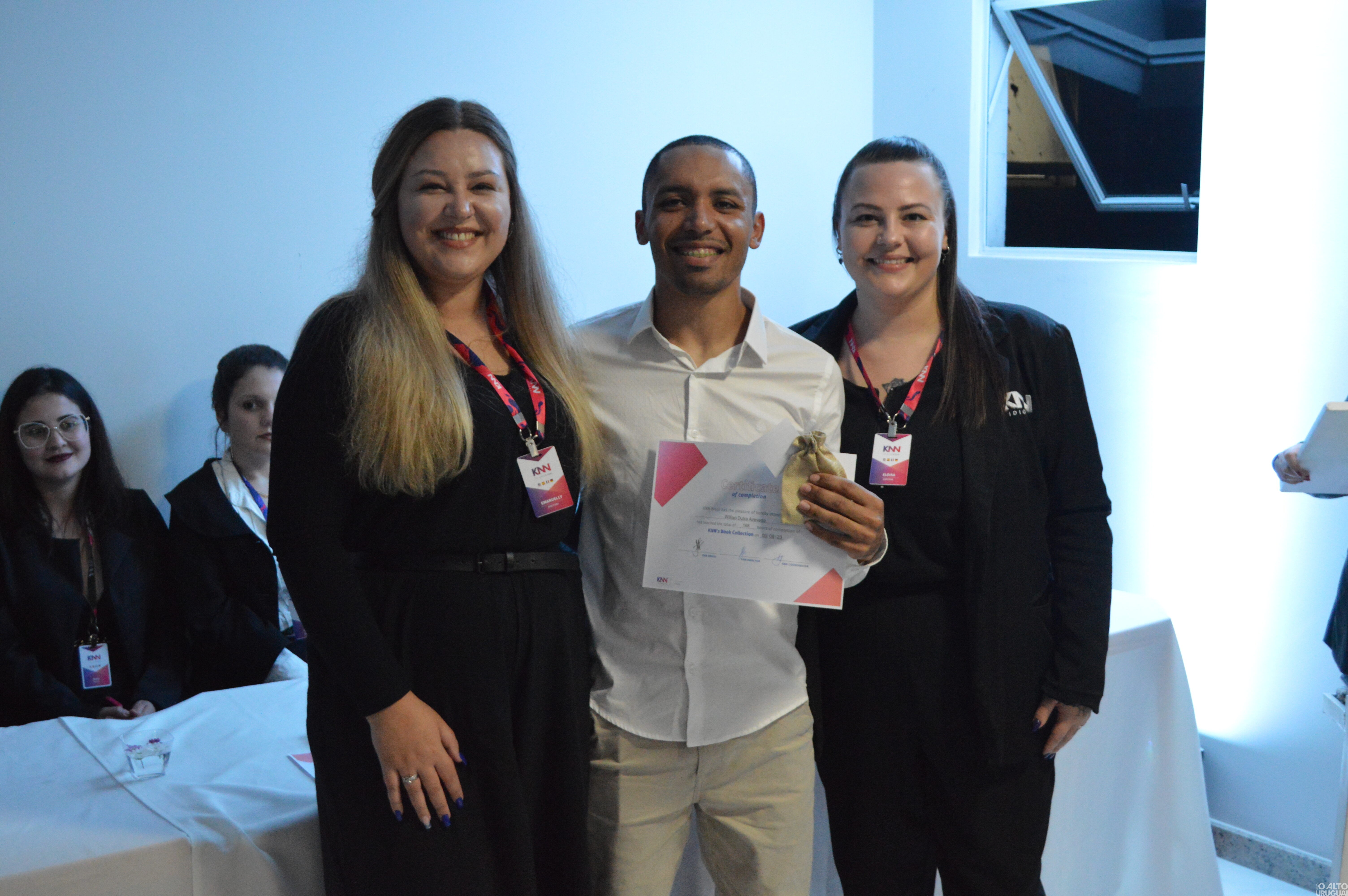 Com cerca de 400 alunos a KNN forma suas primeiras turmas de inglês em FW