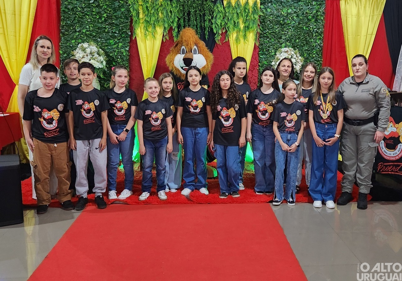 Brigada Militar forma mais de 50 alunos no Proerd em Iraí