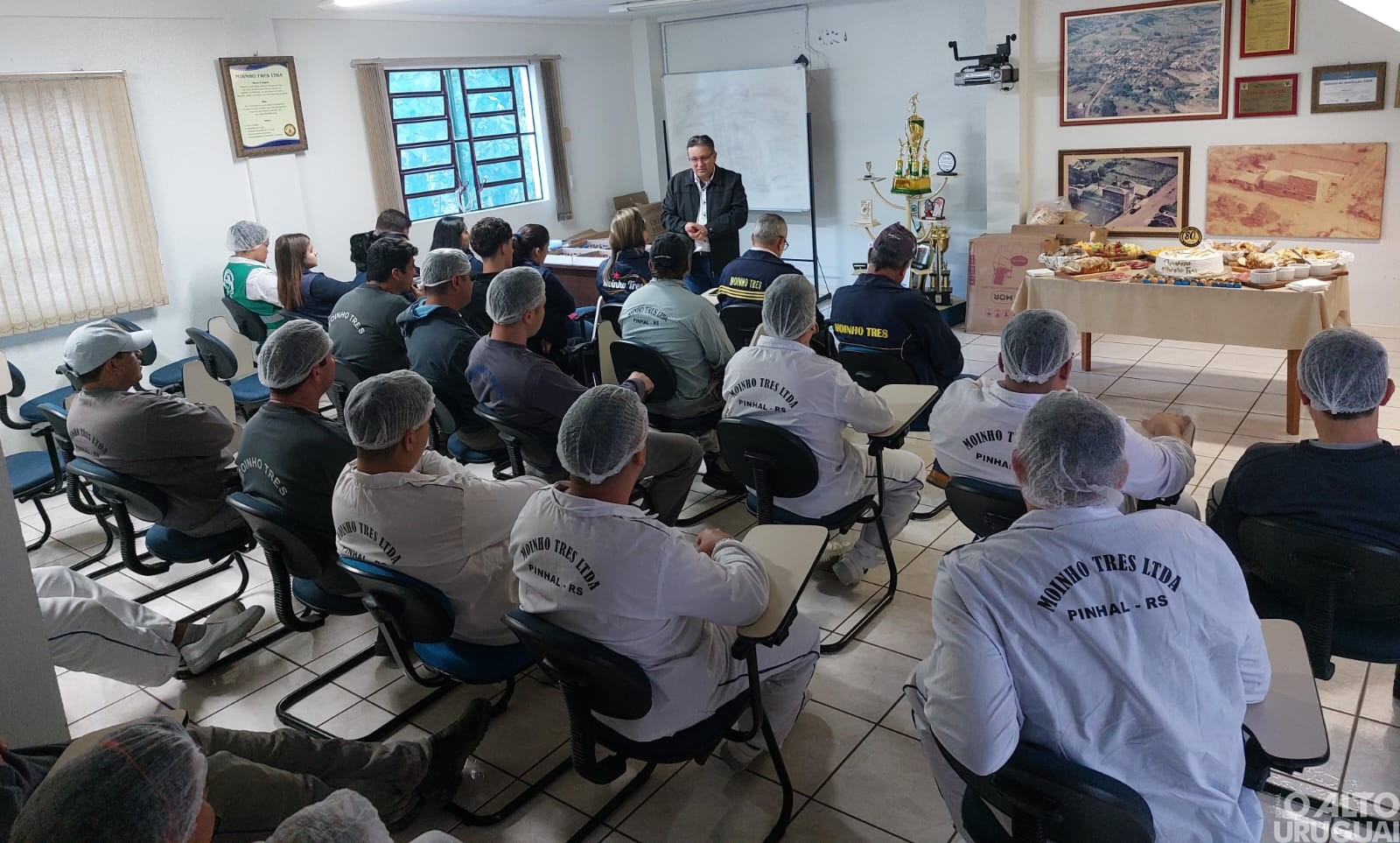 Moinho Tres celebra 80 anos com café da manhã especial para colaboradores