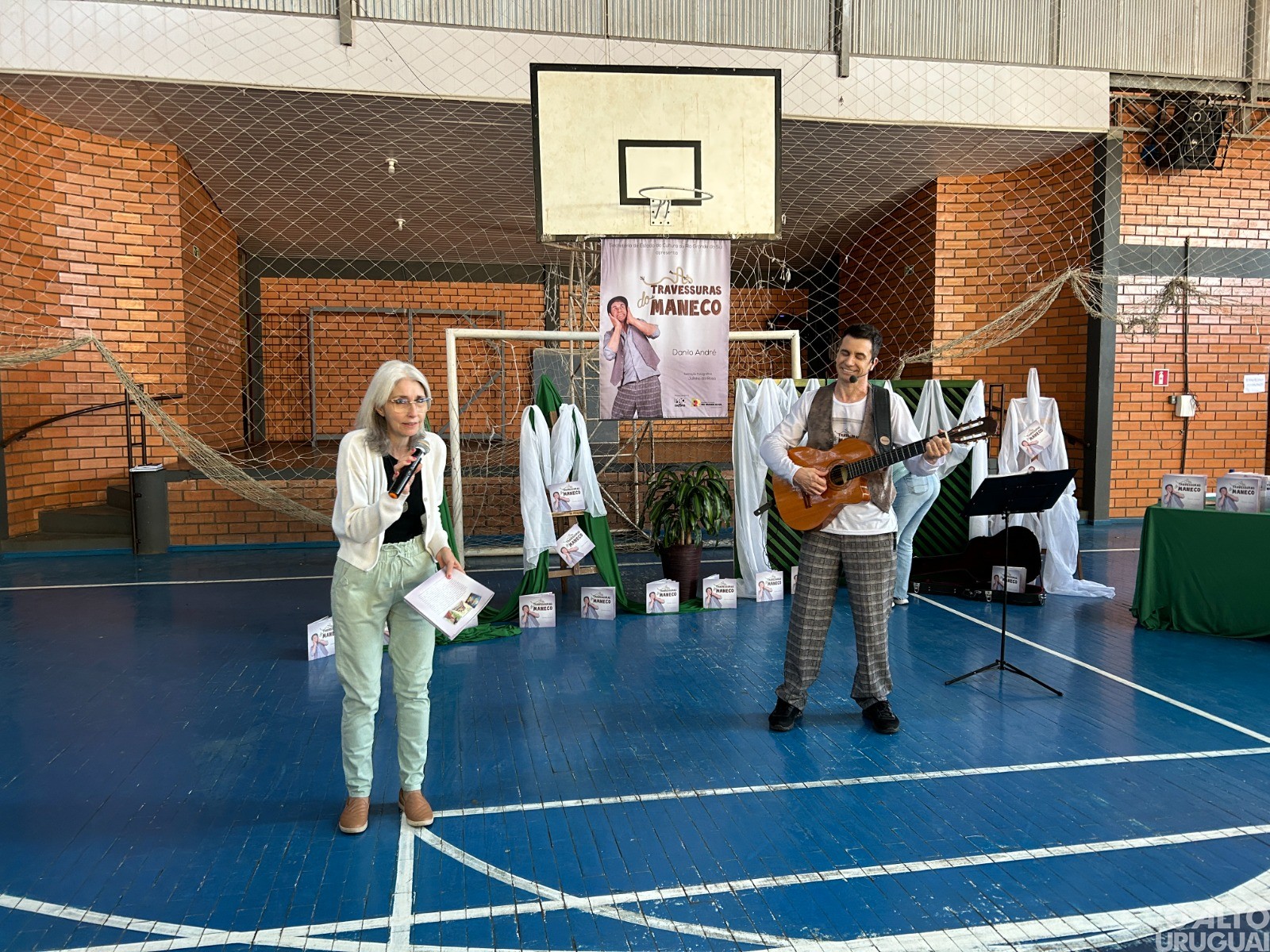 Danilo Gregory apresenta espetáculo “As Travessuras do Maneco” para rede de ensino de FW