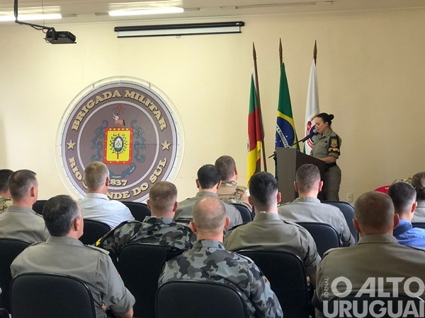 Autoridades são homenageadas pelo 37º BPM