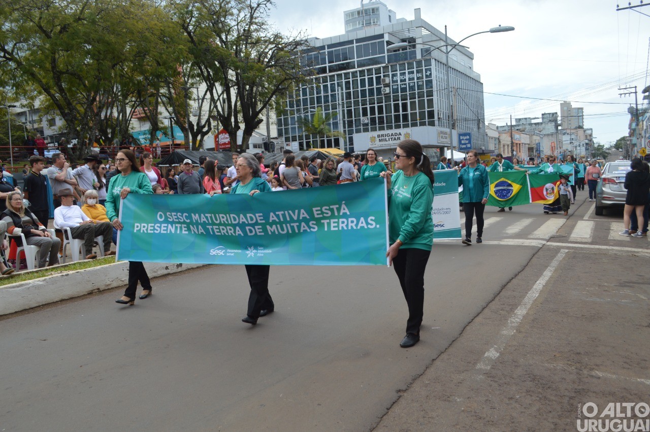 Desfile Farroupilha encerra festejos de FW