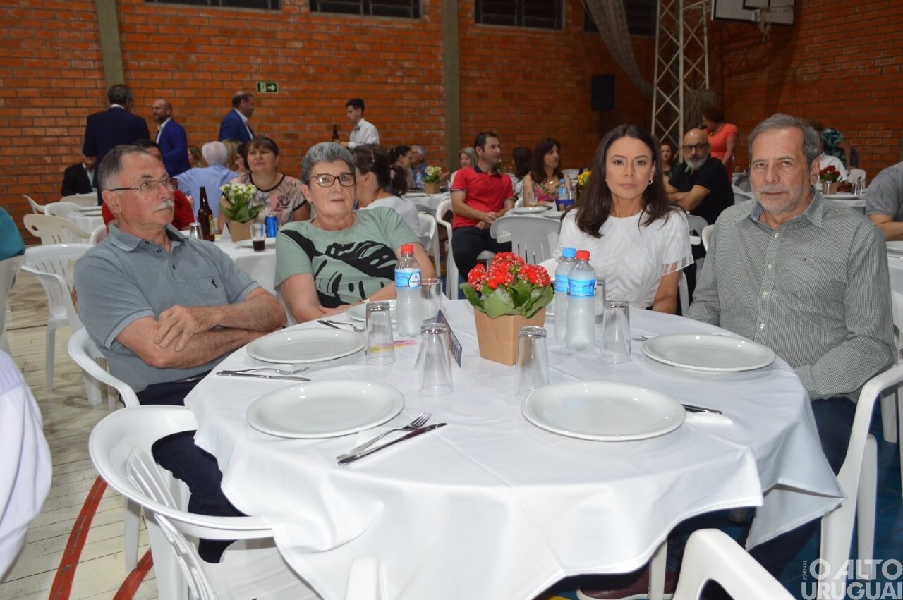 Jantar marca 40 anos da Apae-FW