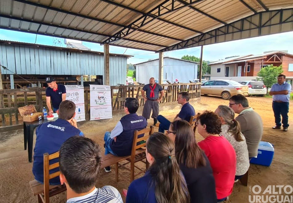 Emater promove ações de Defesa Sanitária Animal em Novo Tiradentes