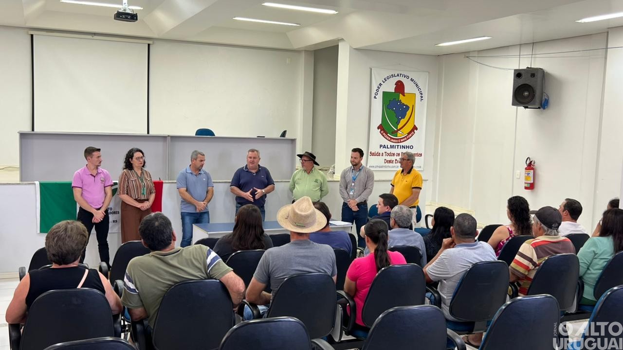 Palmitinho assina contratos para construção de 10 novas casas do PNHR