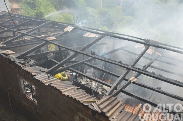 FW: Bombeiros atendem mais um incêndio em residência