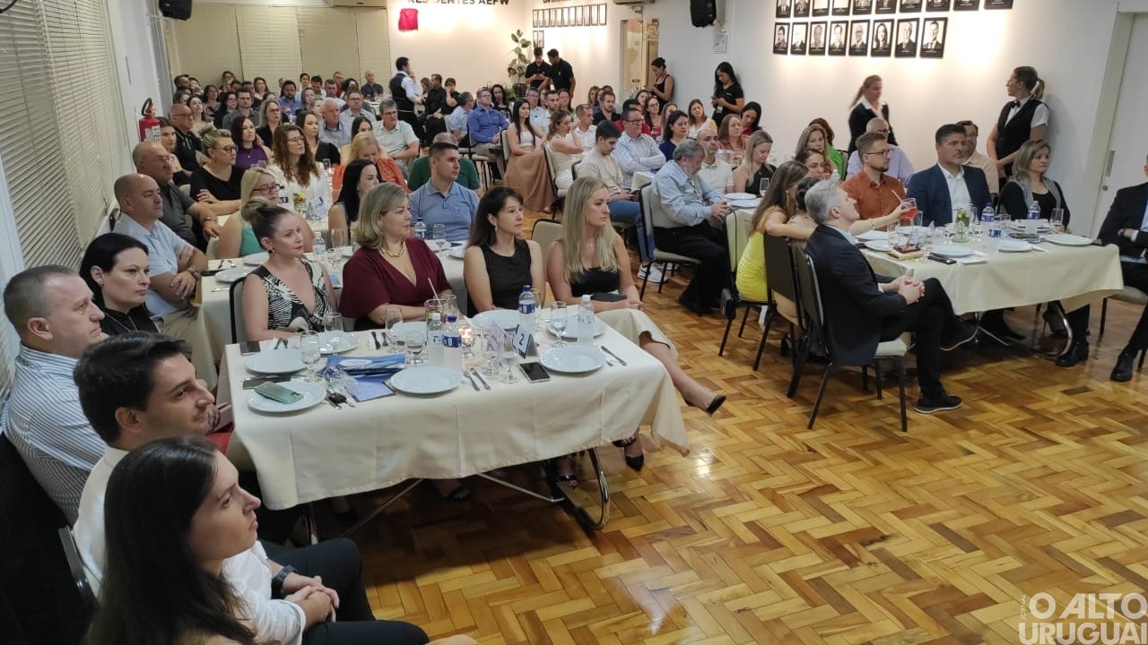 Alessandro Dal Piva assume presidência da AEFW