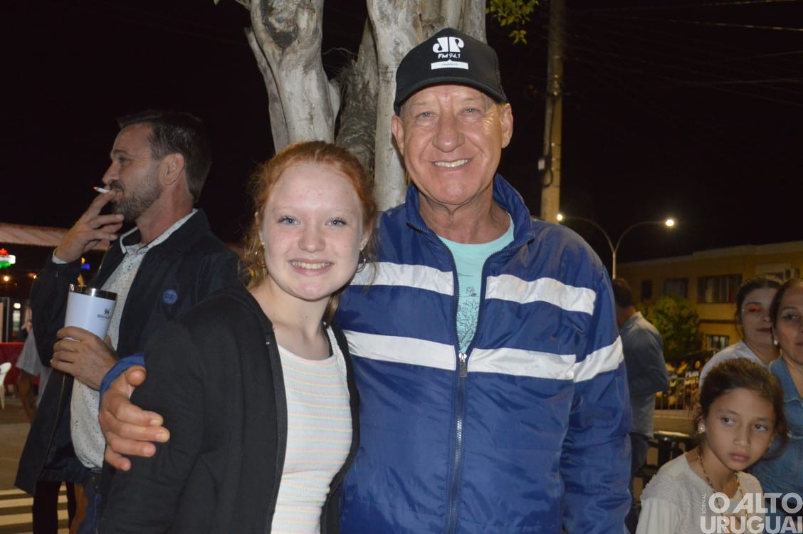 Desfile de rua do Carnaval Regional de Iraí reúne grande público