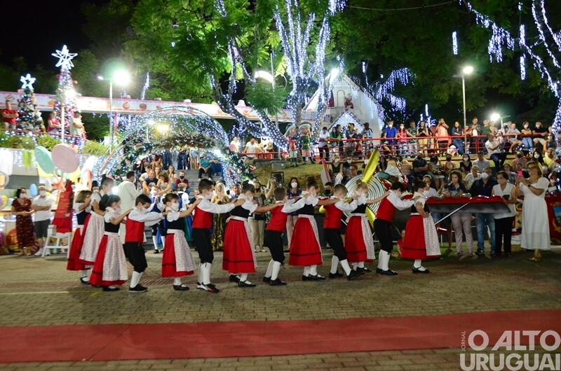 Apresentações do Centro Cultural 25 de Julho marcam noite do Frederico em Luz