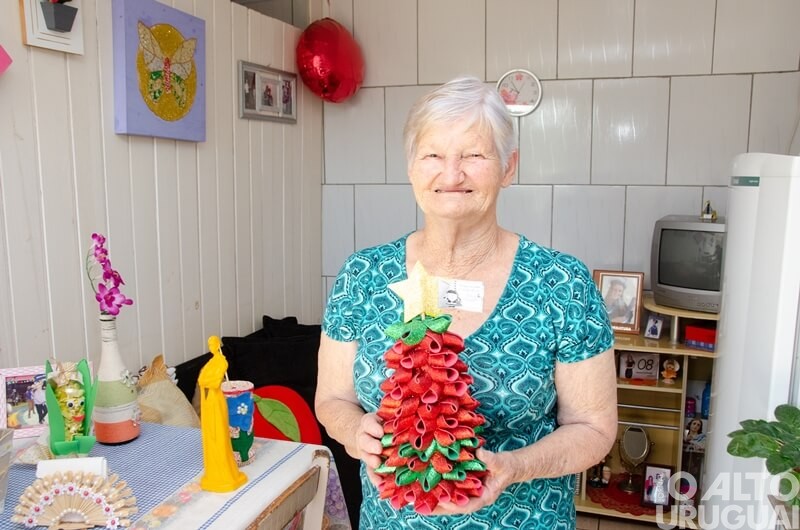 Pinhal: aluna de 86 anos dá exemplo de superação