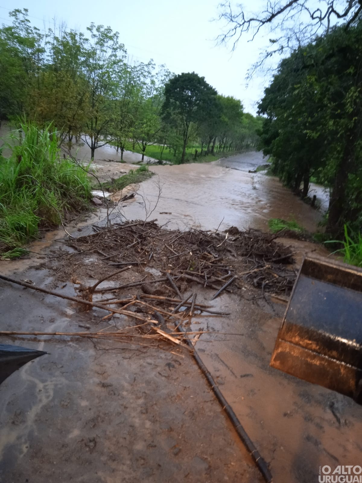 Fortes chuvas provocam alagamentos em municípios da região